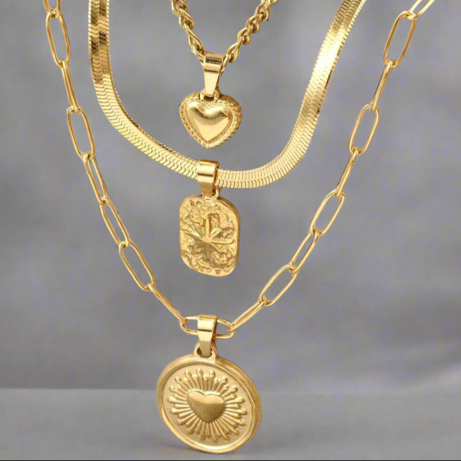 Love Ray Necklace Set